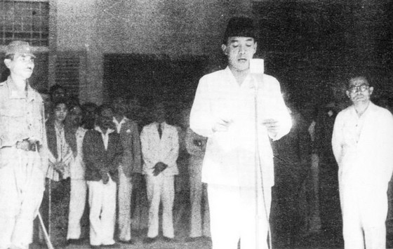 17 augustus 1945 - Soekarno roept de republiek Indonesië uit